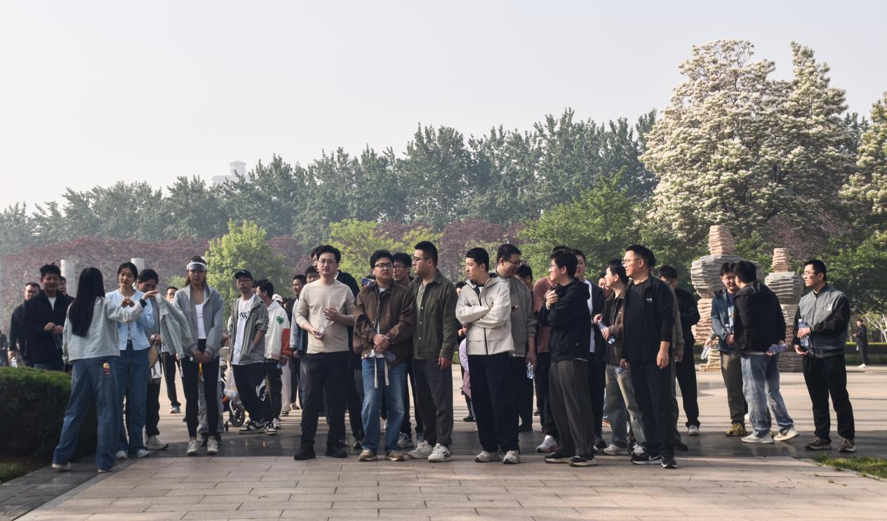 环球软件开展春日健步走团建活动